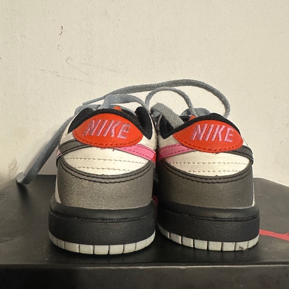 Dunks - Picture 1 of 3